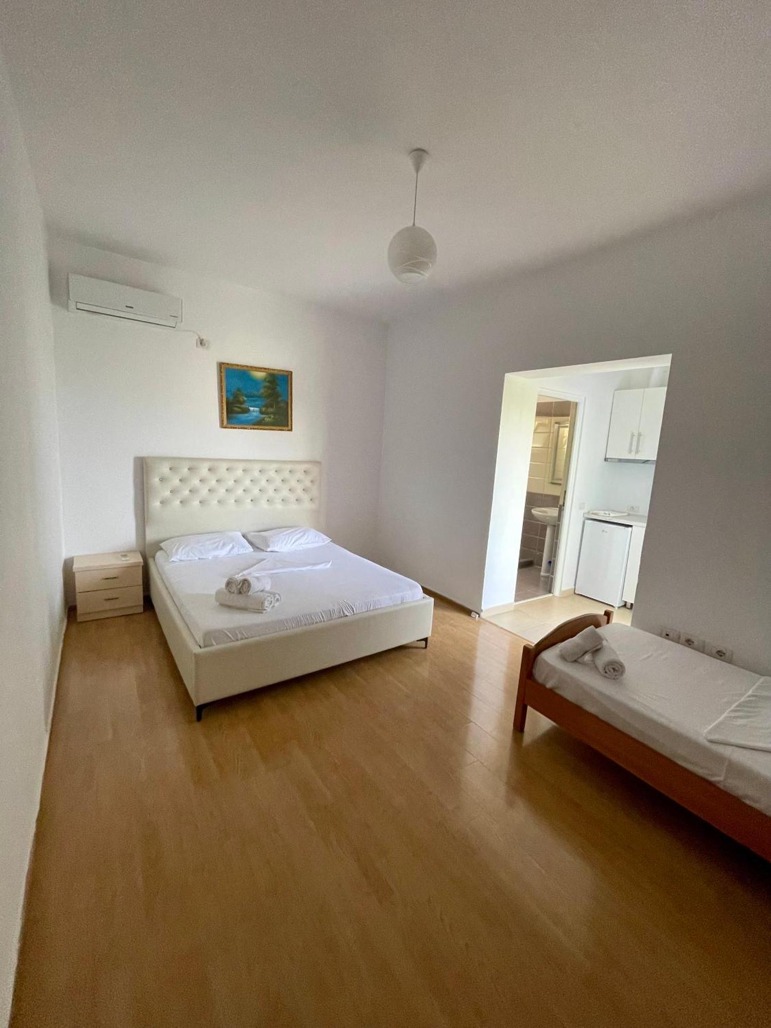 Keivi Guesthouse Sarandë Exterior foto